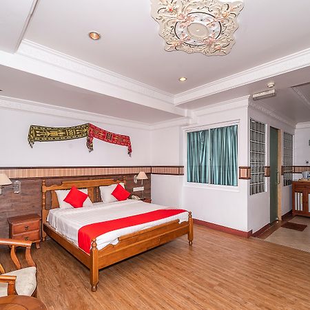 Oyo 89864 Hotel Holiday Park Кота-Кинабалу Экстерьер фото