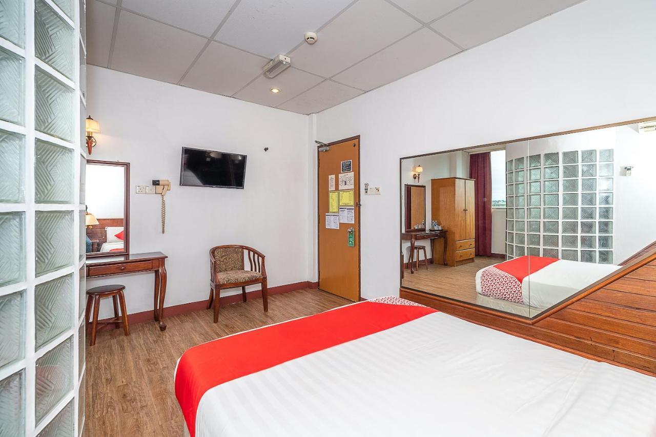 Oyo 89864 Hotel Holiday Park Кота-Кинабалу Экстерьер фото