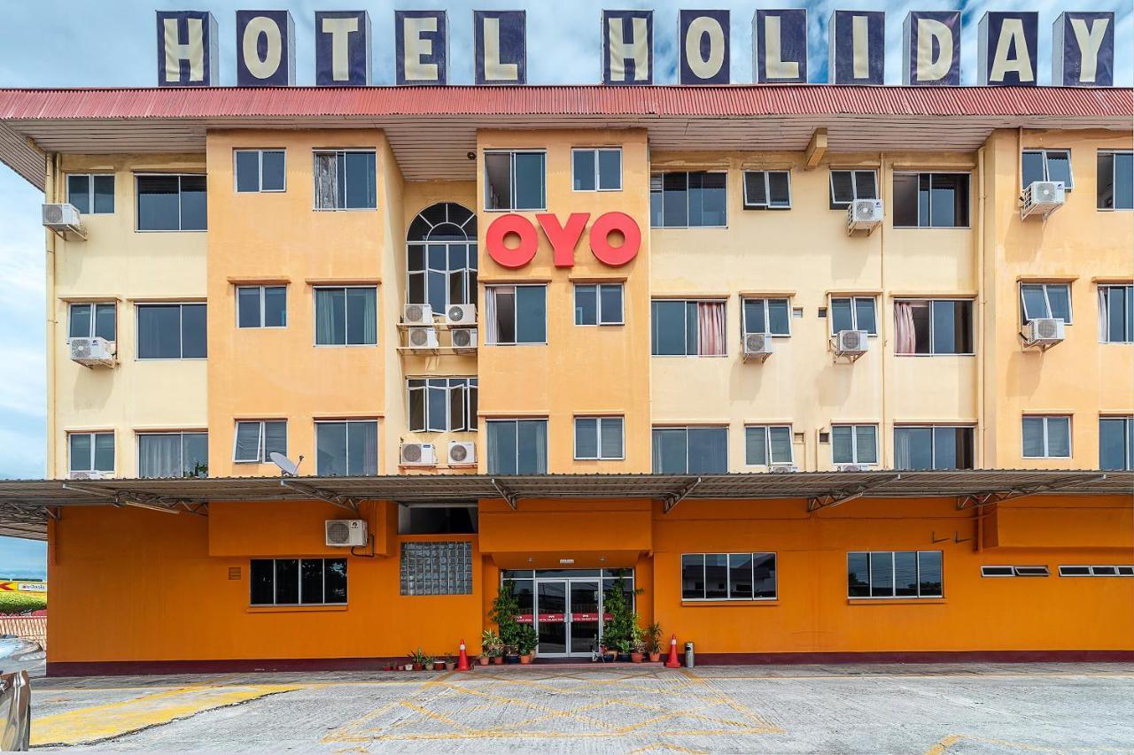 Oyo 89864 Hotel Holiday Park Кота-Кинабалу Экстерьер фото
