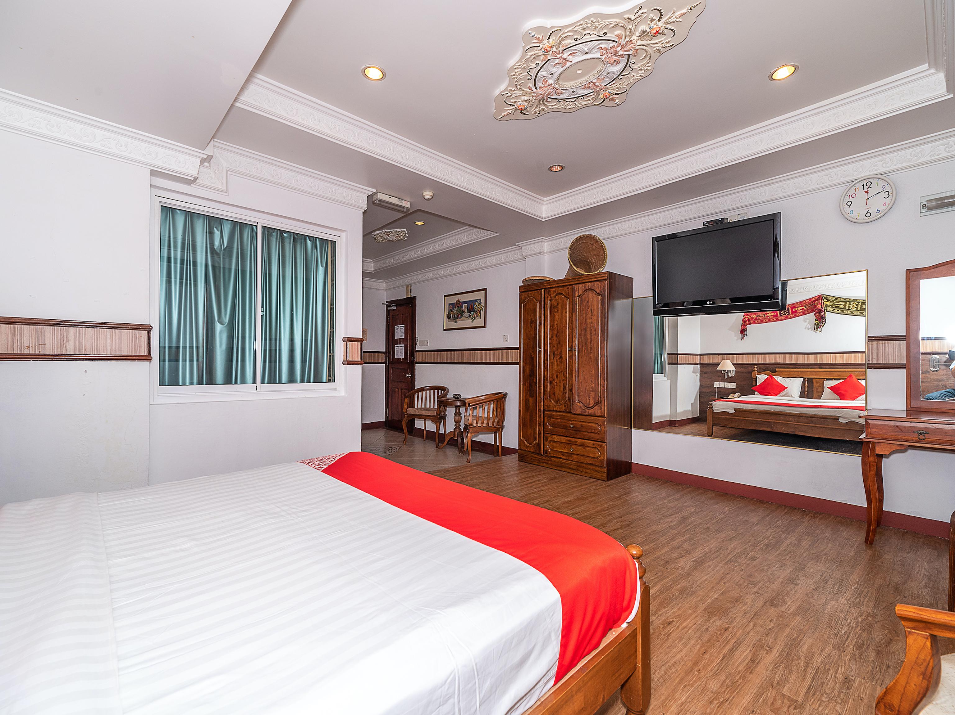 Oyo 89864 Hotel Holiday Park Кота-Кинабалу Экстерьер фото