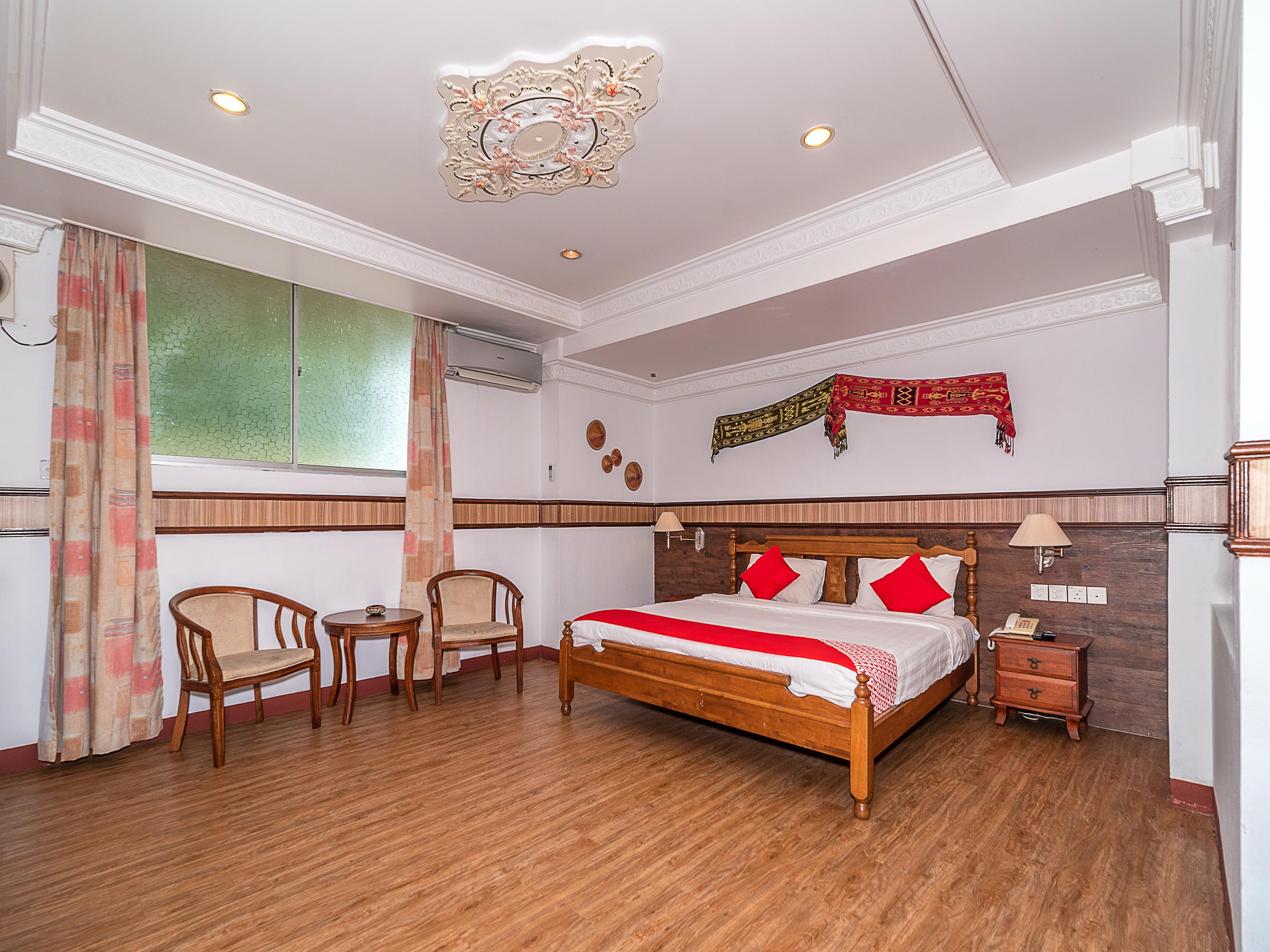 Oyo 89864 Hotel Holiday Park Кота-Кинабалу Экстерьер фото